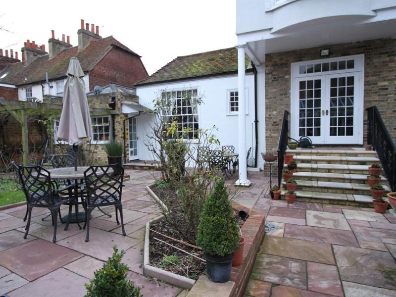 The Canterbury Hotel - Genel