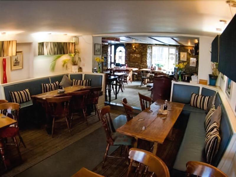 The Crooked Inn - Inn - Bar