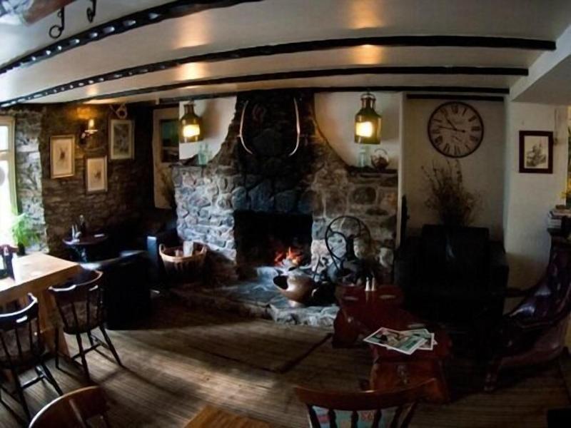 The Crooked Inn - Inn - Bar