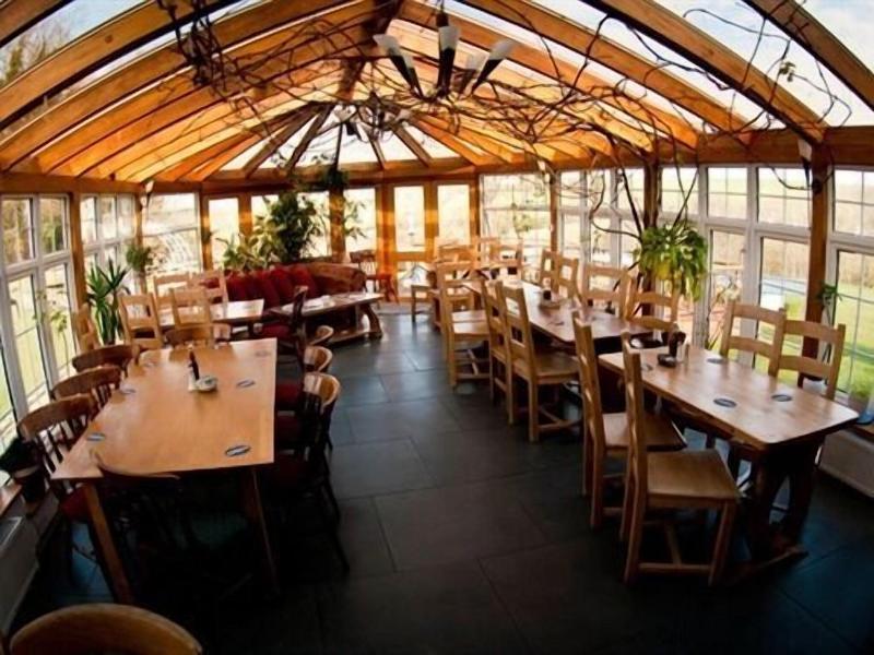 The Crooked Inn - Inn - Lobi