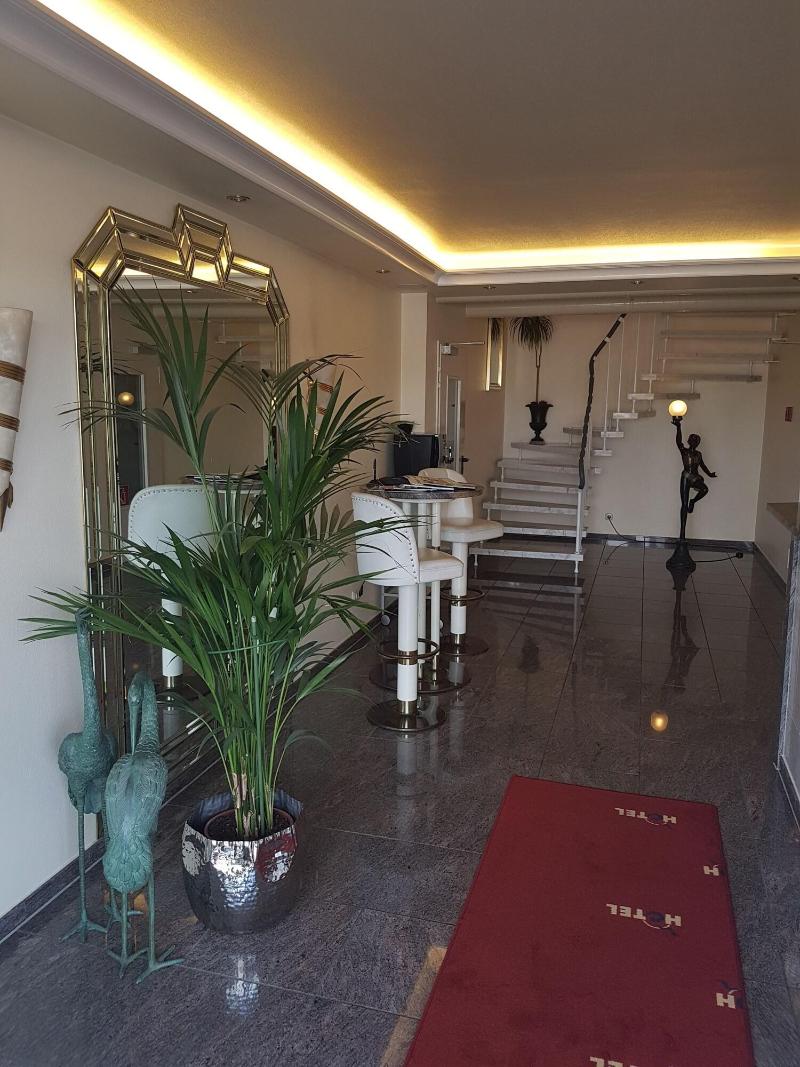 Hotel Am Elbufer - Lobi