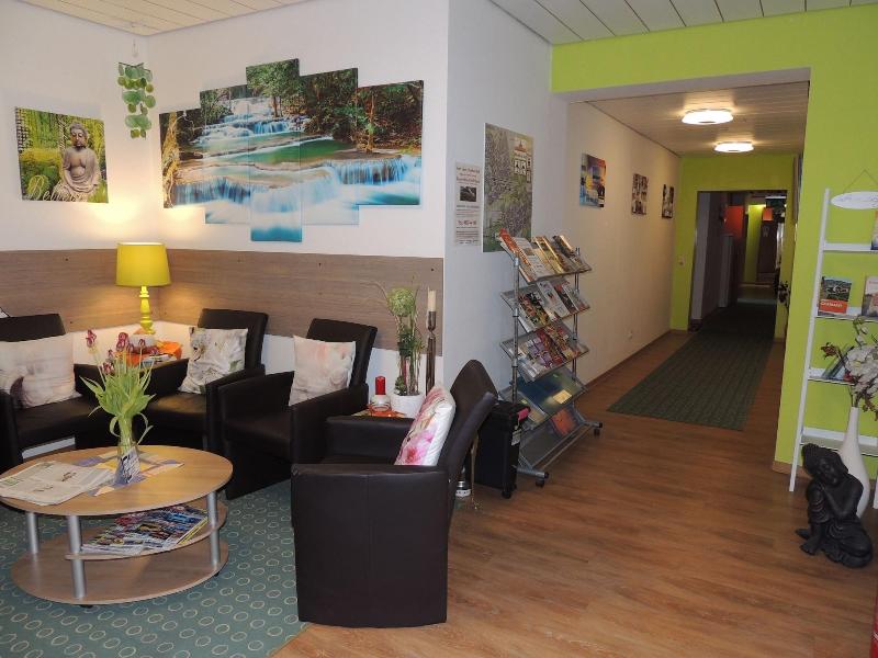 Hotel Garni 4U - Lobi