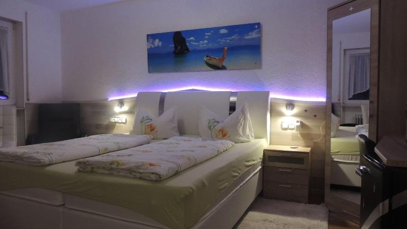 Hotel Garni 4U - Oda