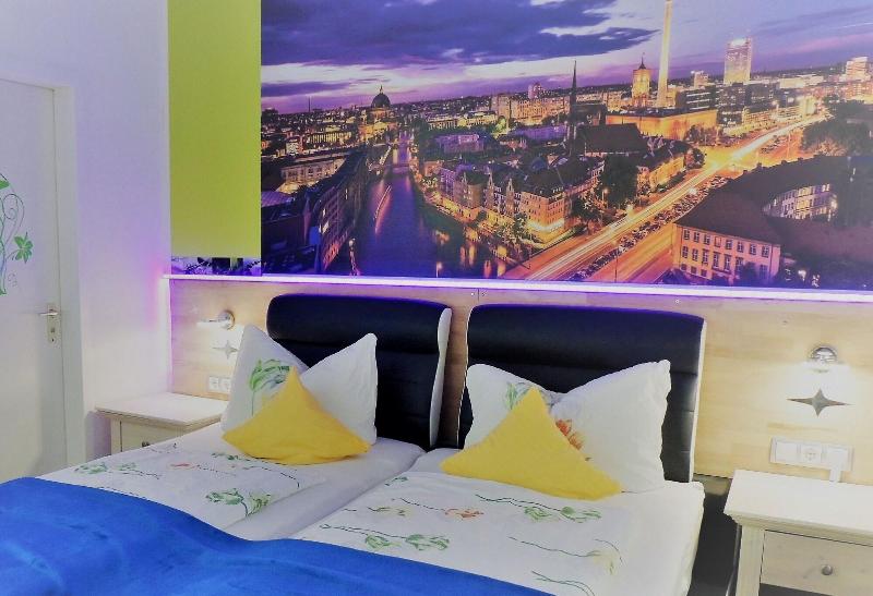Hotel Garni 4U - Oda
