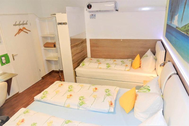 Hotel Garni 4U - Oda
