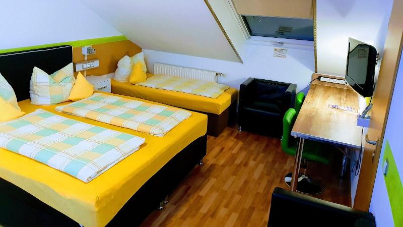 Hotel Garni 4U - Oda