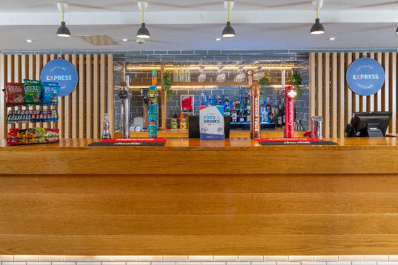 Holiday Inn Express Birmingham Airport NEC - Bar