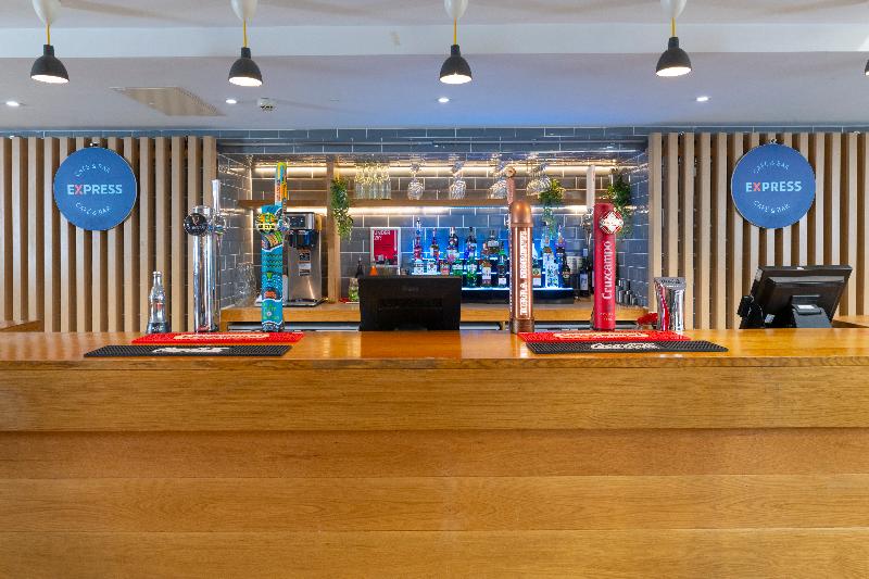 Holiday Inn Express Birmingham Airport NEC - Bar