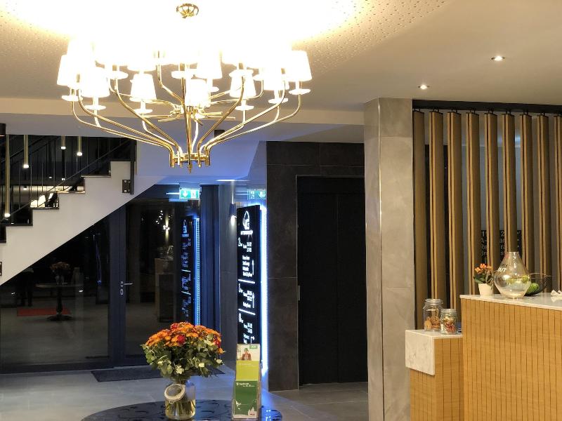 Intergroup Business Und Design Hotel - Lobi