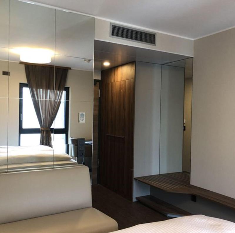 Intergroup Business Und Design Hotel - Oda