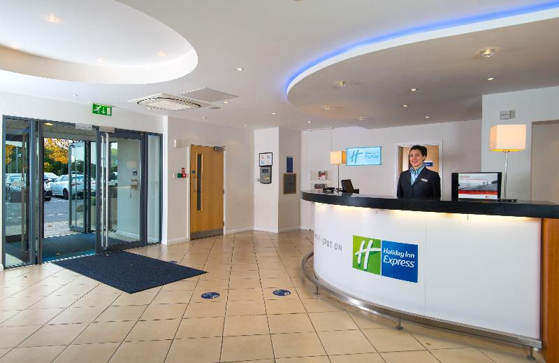 Holiday Inn Express Bedford - Genel
