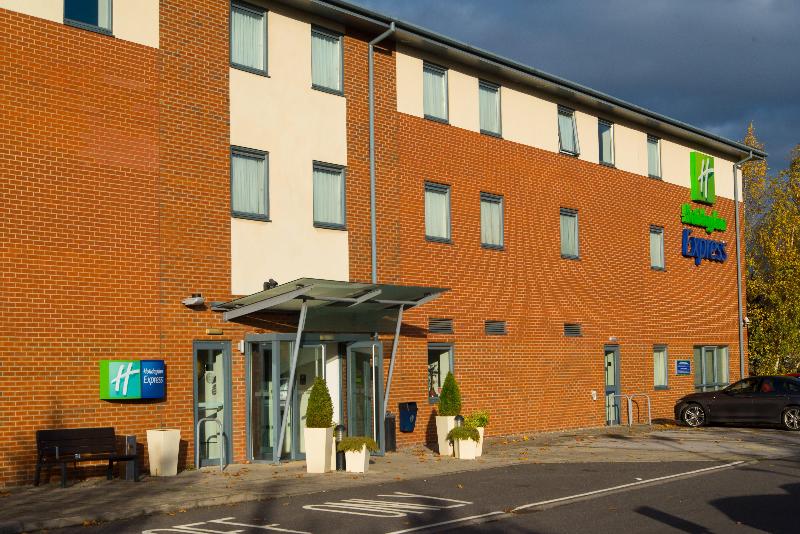 Holiday Inn Express Bedford - Genel