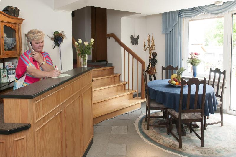 Hotel Haus Vocke - Lobi