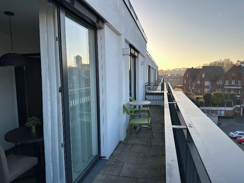In2 The Boardinghouse - Oda