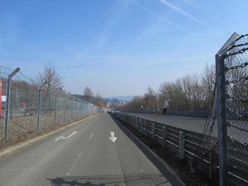 Land-gut-race-Hotel zur Burg Nürburgring - Genel