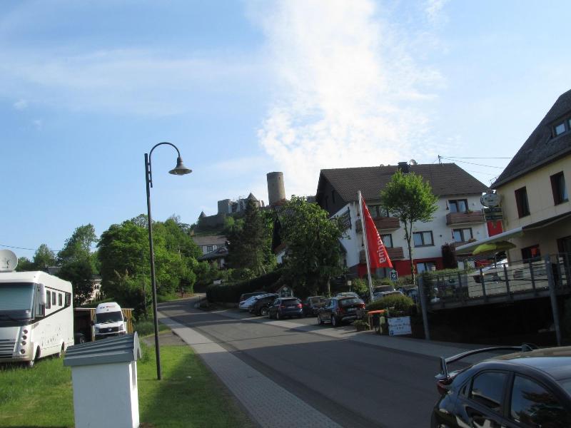 Land-gut-race-Hotel zur Burg Nürburgring - Genel
