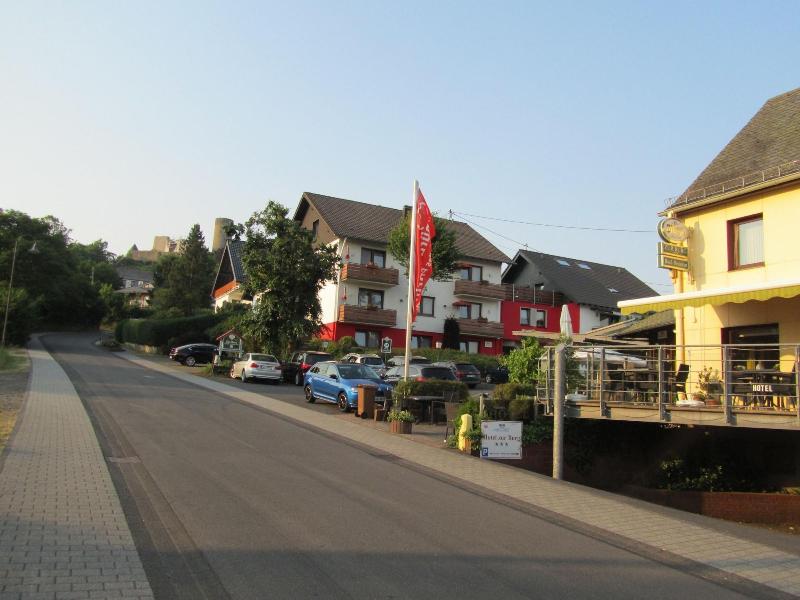Land-gut-race-Hotel zur Burg Nürburgring - Genel