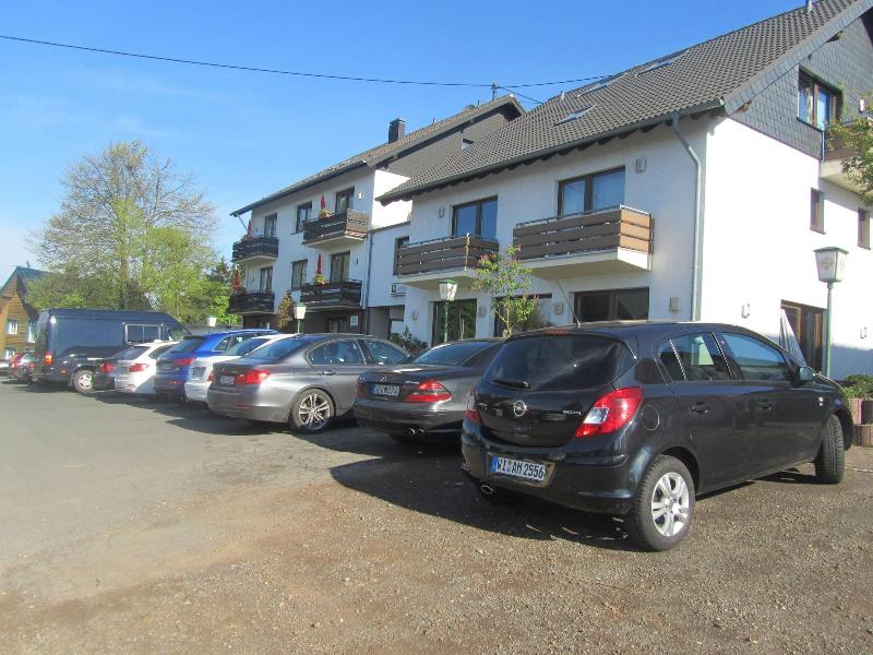 Land-gut-race-Hotel zur Burg Nürburgring - Genel