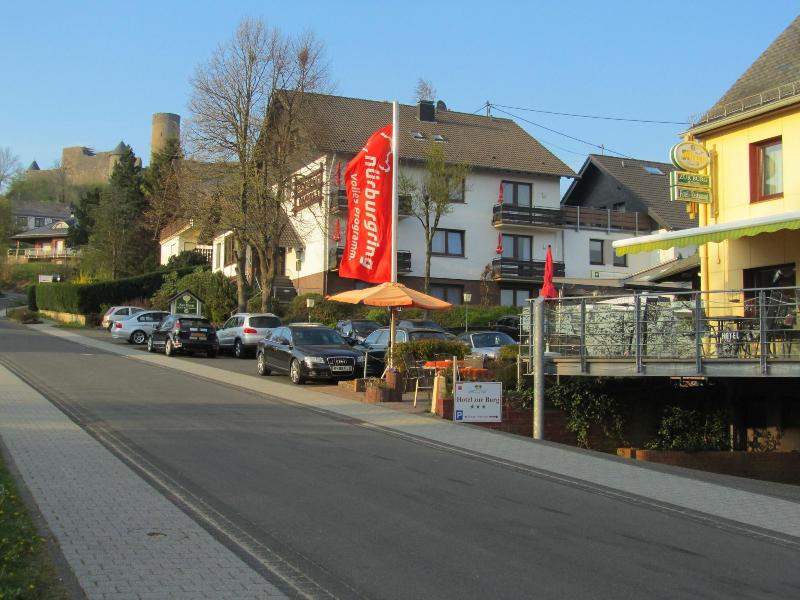 Land-gut-race-Hotel zur Burg Nürburgring - Genel