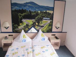Land-gut-race-Hotel zur Burg Nürburgring fotoÄŸrafÄ±