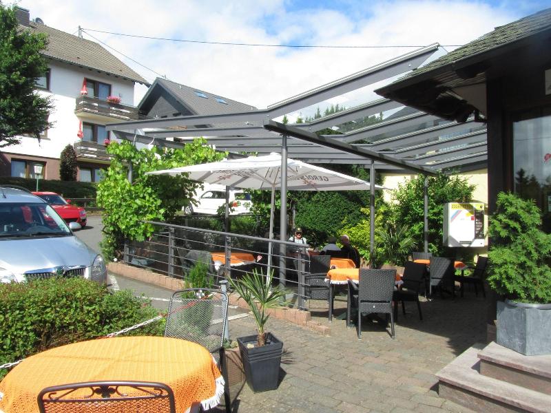 Land-gut-race-Hotel zur Burg Nürburgring - Teras