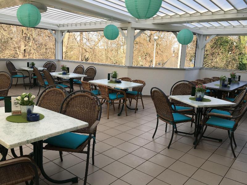 Hotel & Restaurant Park-Cafe ISA - Teras