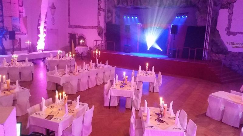 Hotel Und Restaurant Die Burg - Restoran