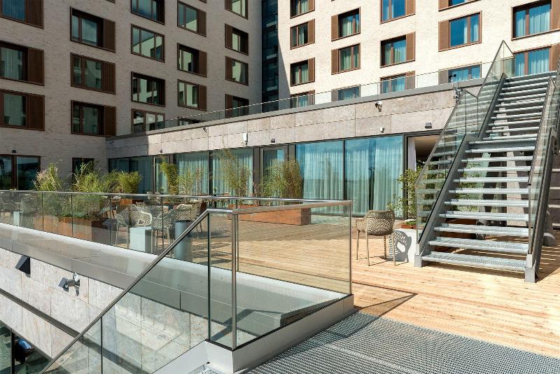 Jufa Hotel Hamburg Hafencity - Teras