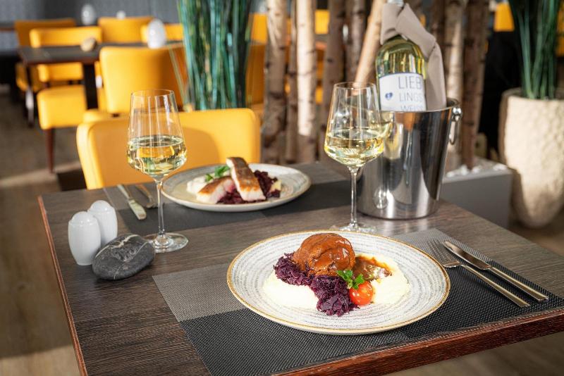 Strandhotel Weissenhäuser Strand - Restoran