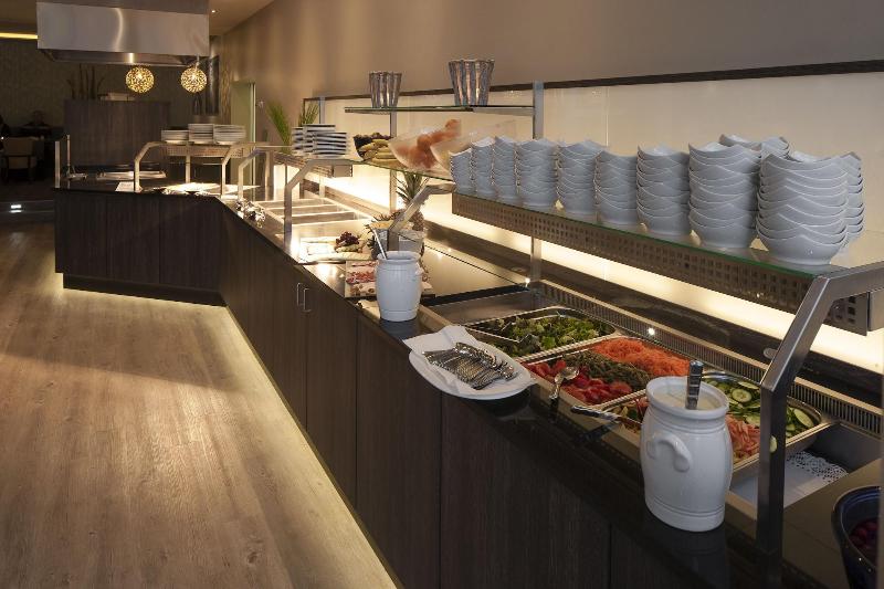Strandhotel Weissenhäuser Strand - Restoran