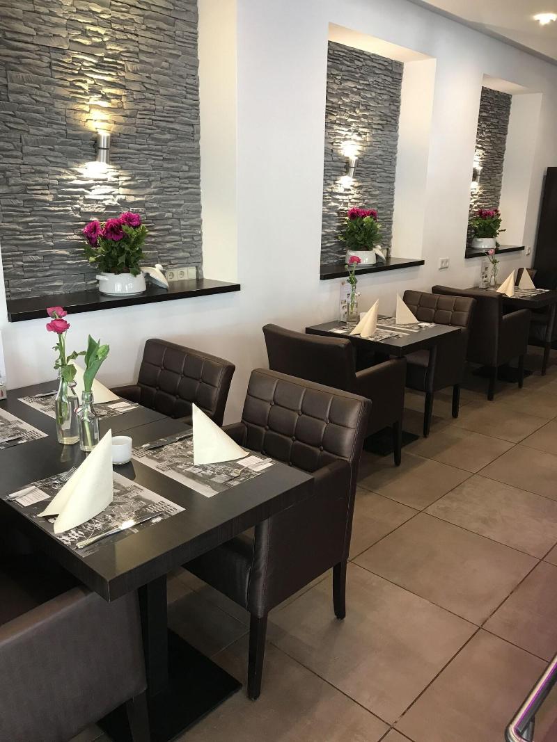 Boutique Hotel Goldene Henne - Lobi