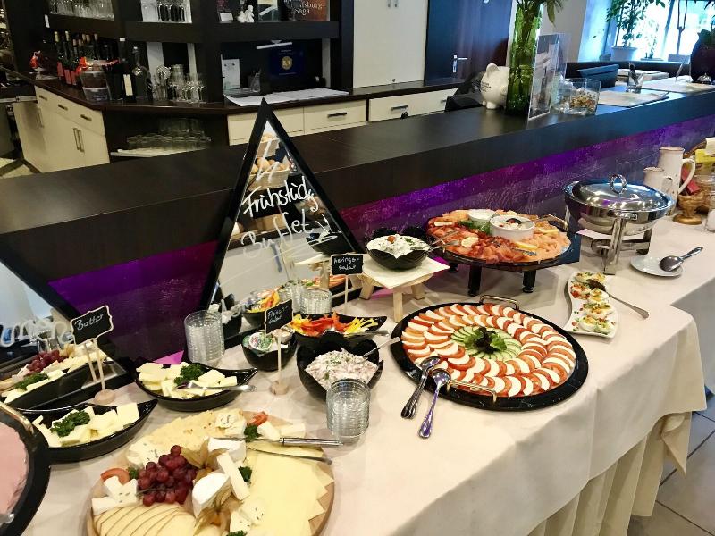 Boutique Hotel Goldene Henne - Lobi