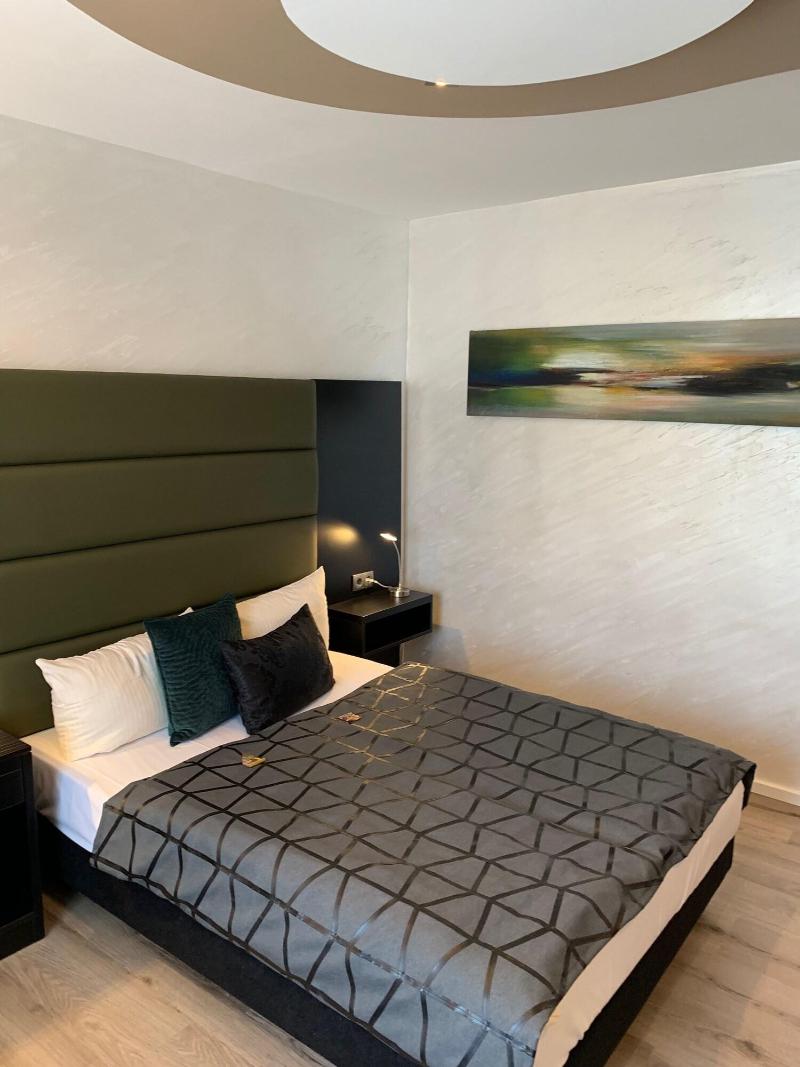 Boutique Hotel Goldene Henne - Lobi