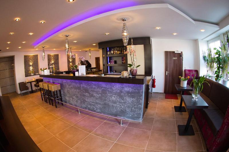 Boutique Hotel Goldene Henne - Lobi