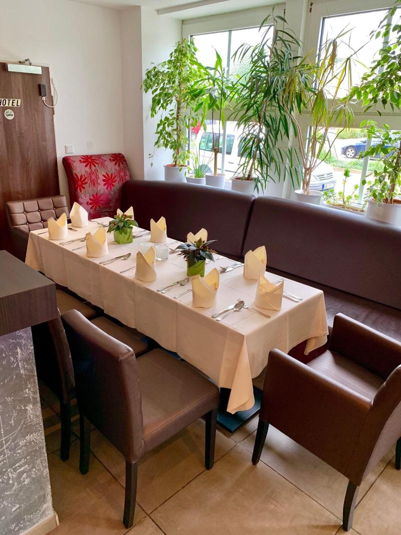 Boutique Hotel Goldene Henne - Lobi