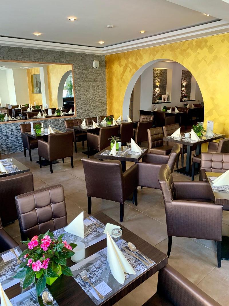 Boutique Hotel Goldene Henne - Lobi