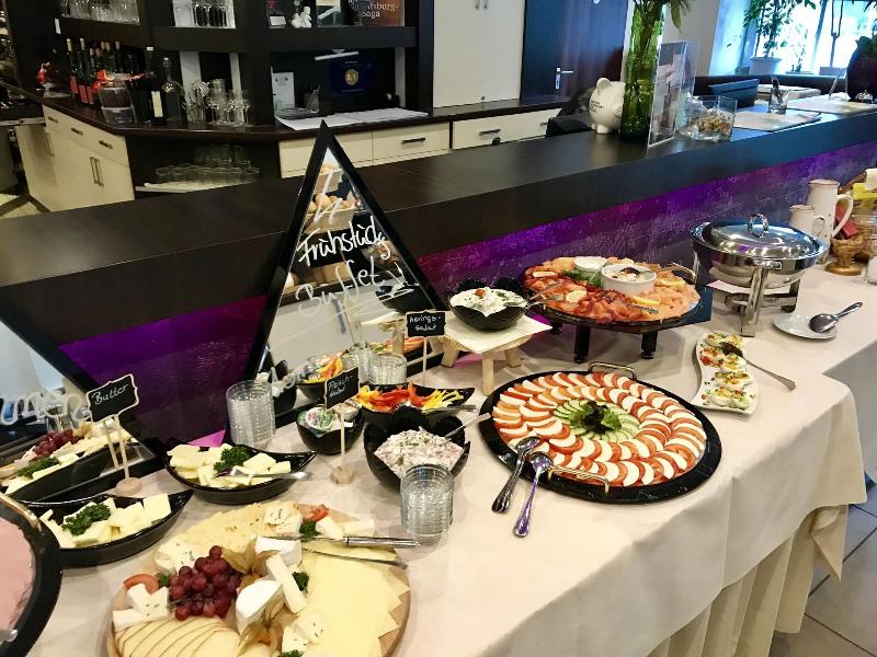 Boutique Hotel Goldene Henne - Lobi