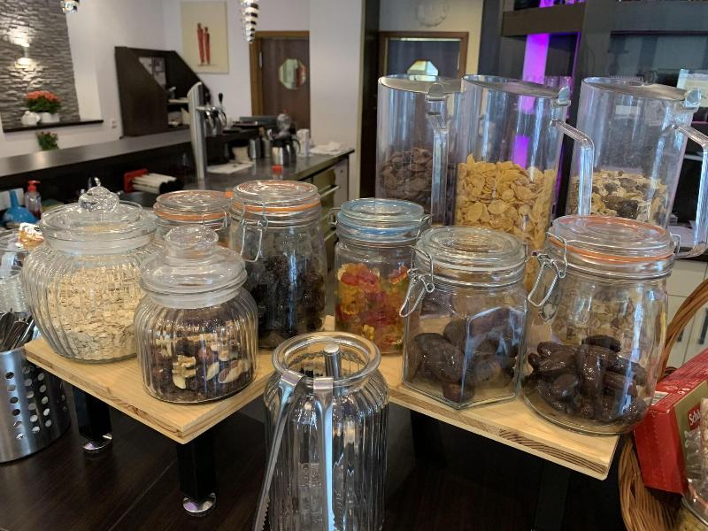 Boutique Hotel Goldene Henne - Lobi