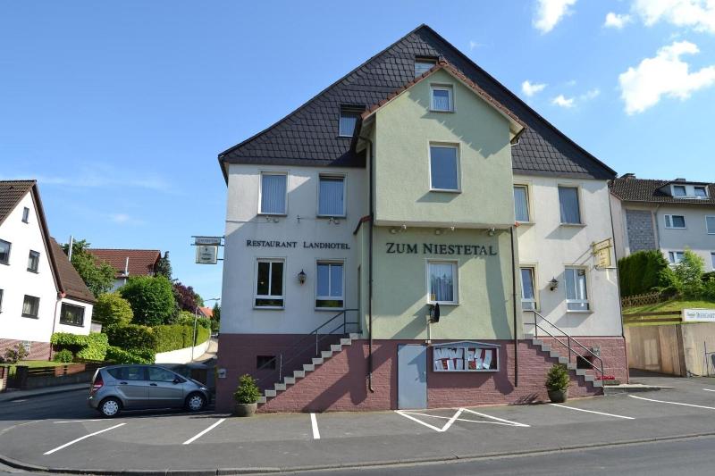 Restaurant & Landhotel Zum Niestetal - Genel