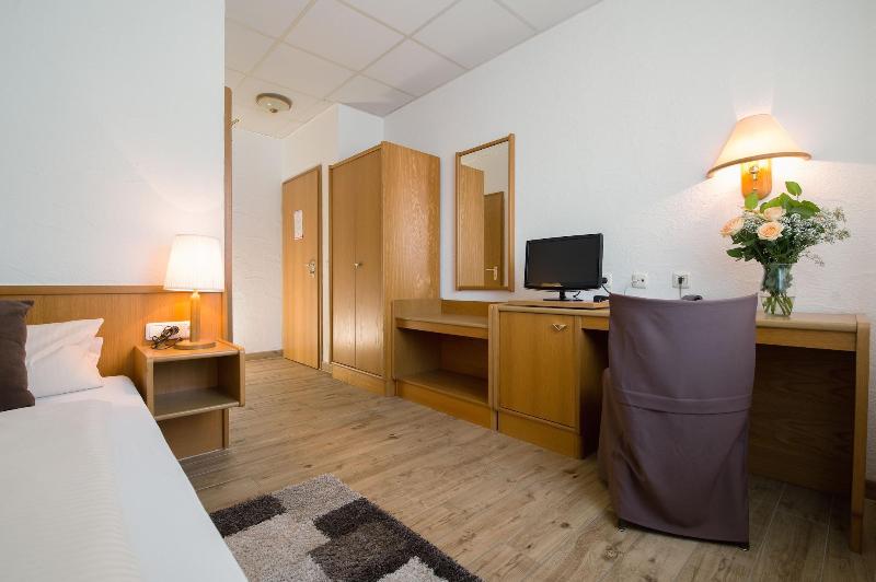 Hotel Restaurant Schwyzerhuesli - Oda