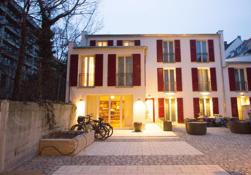 das kleine Hotel in München - Genel