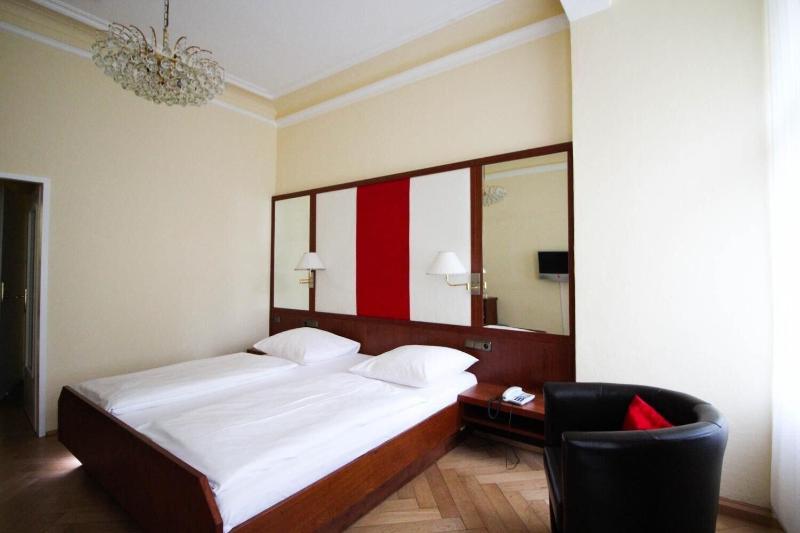 Hotel Uhland - Oda