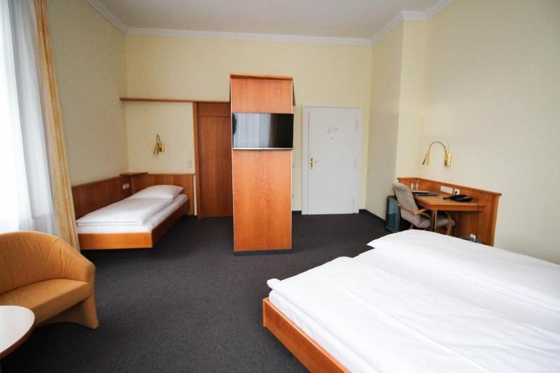 Hotel Uhland - Oda