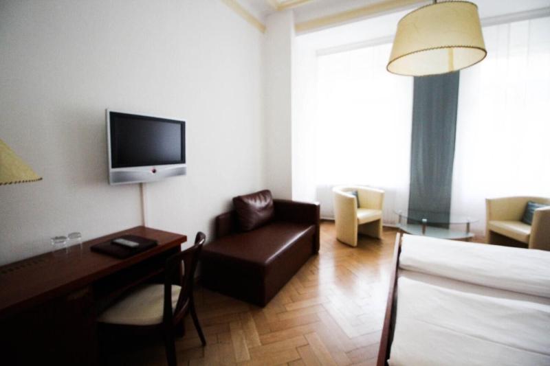 Hotel Uhland - Oda