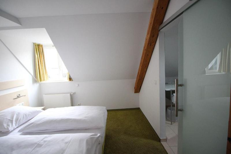 Hotel Uhland - Oda