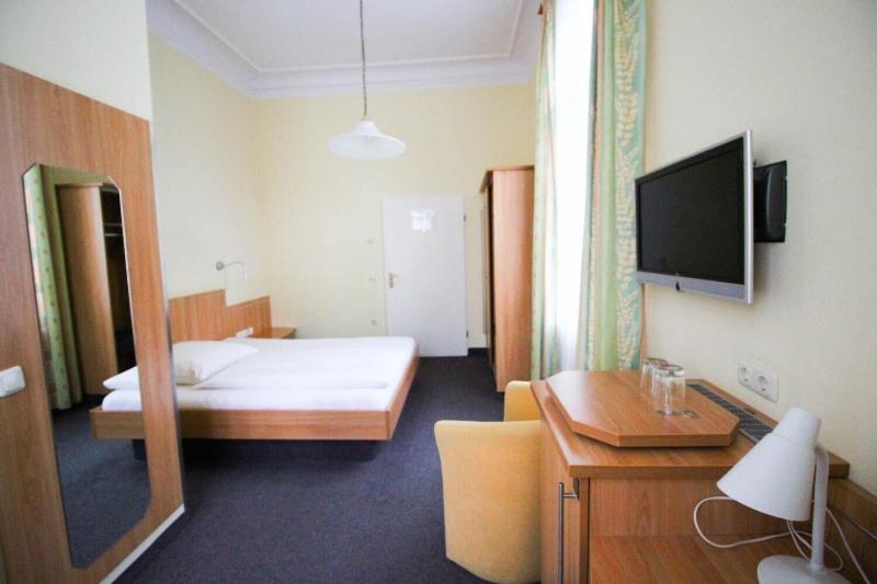 Hotel Uhland - Oda