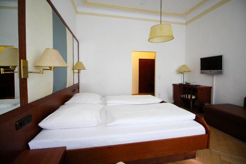 Hotel Uhland - Oda