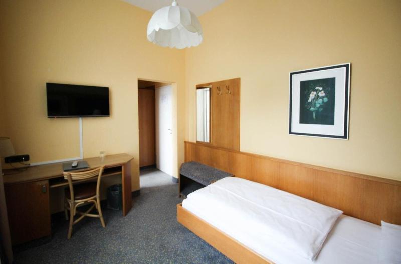 Hotel Uhland - Oda