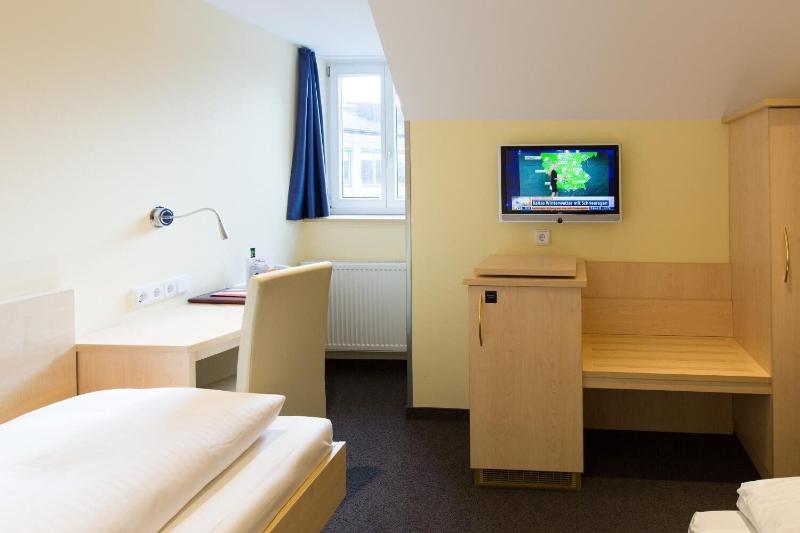 Hotel Uhland - Oda