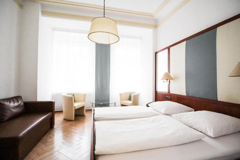 Hotel Uhland - Oda